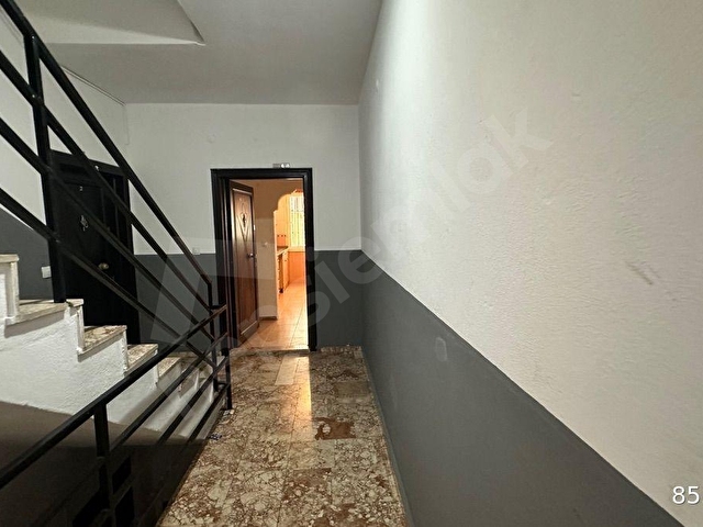 Konukseverde çok geniş 85 m2 ulaşım kolaylığı kapalı mutfak 1+1 - Görsel 11
