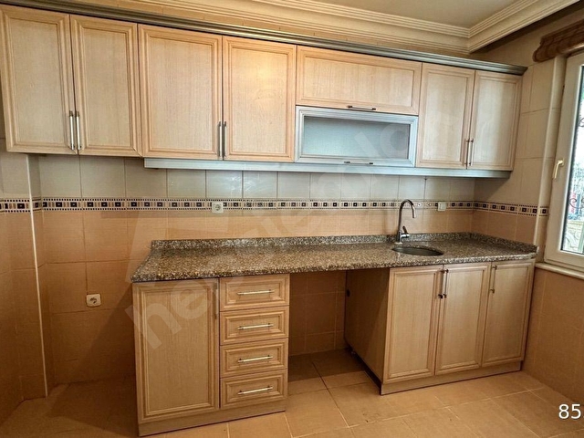 Konukseverde çok geniş 85 m2 ulaşım kolaylığı kapalı mutfak 1+1 - Görsel 14