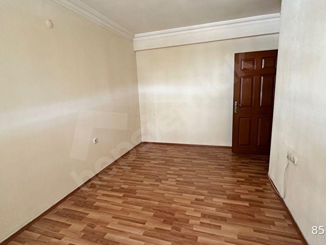 Konukseverde çok geniş 85 m2 ulaşım kolaylığı kapalı mutfak 1+1 - Görsel 24