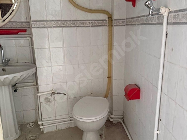 DOĞAN EMLAKTAN ŞEHREMİNİ MAH  ..2+1.85M2.2..KAT BALKONLU ÇİFT CEPHE ÖĞRENCİ VE MEMURA UYGUNDUR - Görsel 23