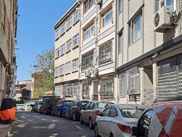 DOĞAN EMLAKTAN ŞEHREMİNİ MAH  ..2+1.85M2.2..KAT BALKONLU ÇİFT CEPHE ÖĞRENCİ VE MEMURA UYGUNDUR