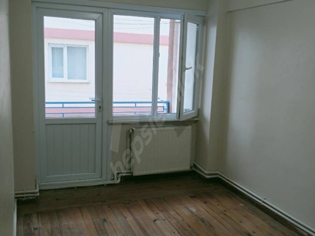 Esenyalı Mahallesinde ana cadde üzerinde yatırımlık E-5 e yakın 2+1 daire - Görsel 9