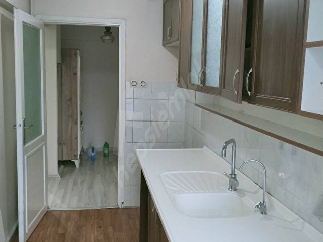 Esenyalı Mahallesinde ana cadde üzerinde yatırımlık E-5 e yakın 2+1 daire - Görsel 8