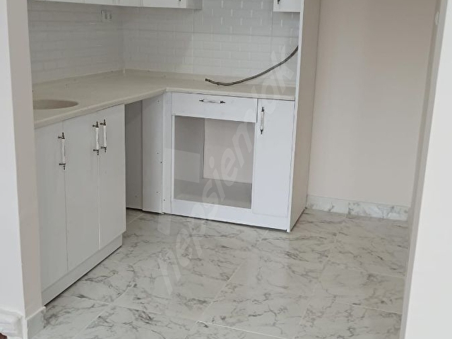 İlkadım Divitçioğlu Caddesinde 2+1 Kiralık Temiz Daire - Görsel 4