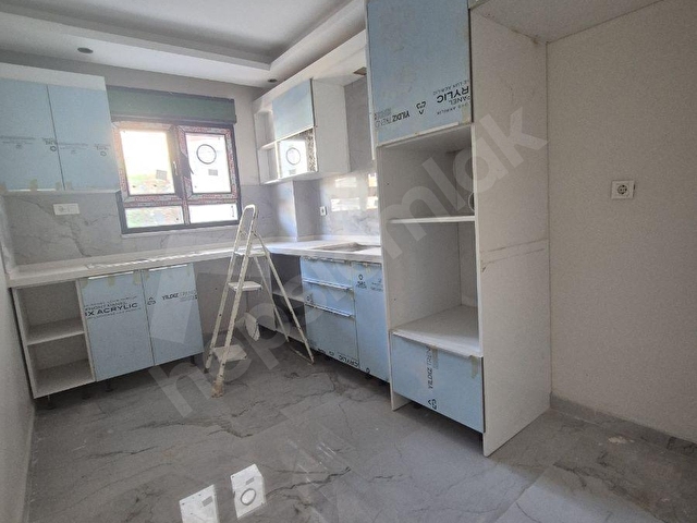 ÜSKÜDAR ÇAMLICA KİRAZLITEPE SATILIK2+1 ARAKAT DAİRE OTOPORK 80M2 - Görsel 7