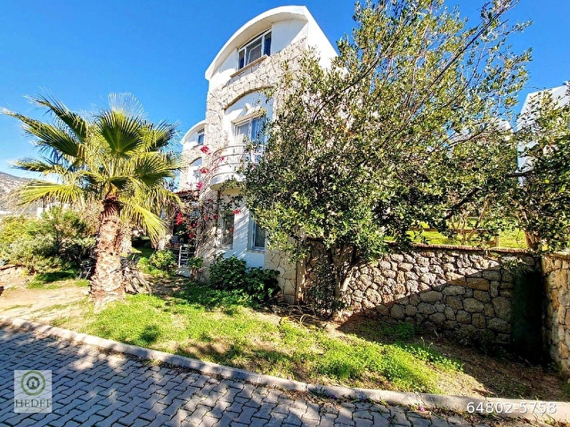 Bodrum Konacık Cirkan Havuzlu Sitede Satılık Bahçeli İkiz Villa