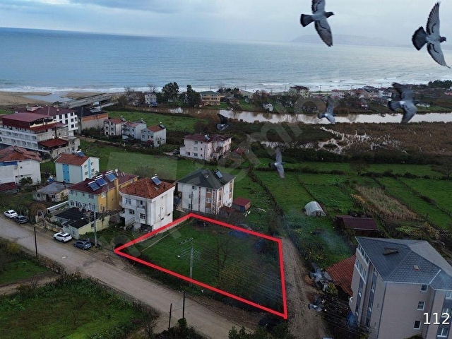 AKLİMAN’DA 1000 m² DENİZ MANZARALI KÖŞE ARSA