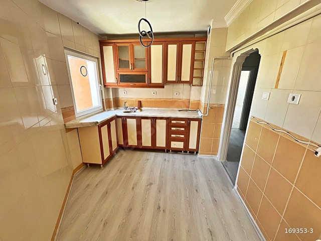 TURKUAZDAN PLEVNE MAH.DE CADDE ÜZERİ HARİKA KONUMDA 3+1 YAPILI FIRSAT DAİRESİ !!!