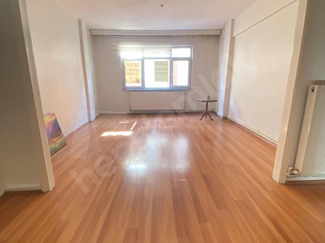 ASYAPIDAN SİPAHİLER CADDESİNDE 2. KAT MERKEZİ KONUMDA