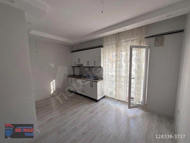 RE/MAX İNCİDEN SÜTLÜCE MAH. SATILIK ÇİFT DAİRE - Görsel 2
