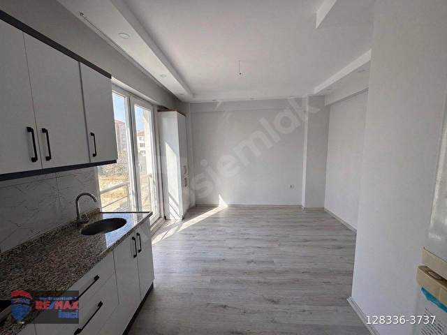 RE/MAX İNCİDEN SÜTLÜCE MAH. SATILIK ÇİFT DAİRE - Görsel 5