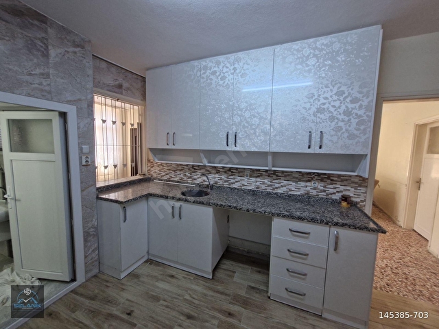 YEŞİLYURT MAHALLESİNDE SATILIK 3 KATLI 2+1 MÜSTAKİL EV - Görsel 2