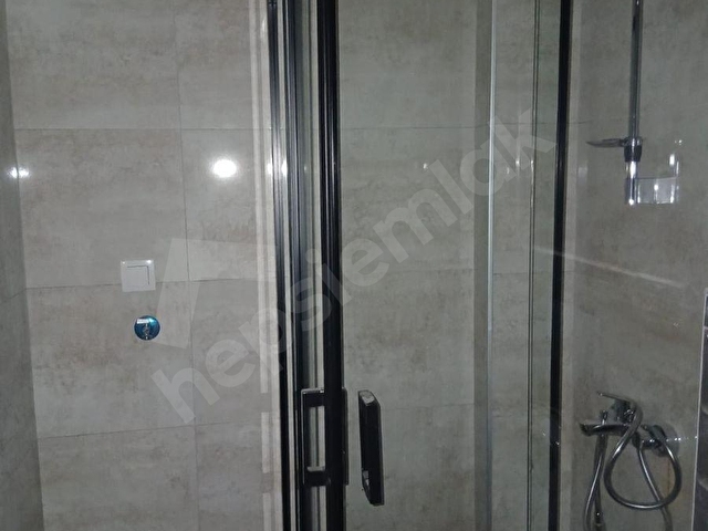 BAHÇELİEVLERDE YENİ BİNADA 2+1 BAĞIMSIZ MUTFAKLI İSKANLI KOMBİLİ TAPU TEMİZ HEMEN SATIŞ OLABİLİR - Görsel 8