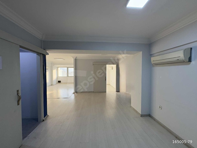 BORNOVANIN EN DEĞERLİ BÖLGESİNDE PRESTİJLİ KİRALIK OFİS