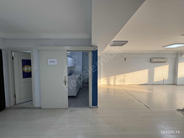 BORNOVANIN EN DEĞERLİ BÖLGESİNDE PRESTİJLİ KİRALIK OFİS - Görsel 10
