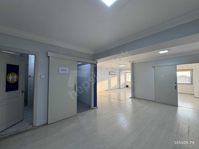 BORNOVANIN EN DEĞERLİ BÖLGESİNDE PRESTİJLİ KİRALIK OFİS - Görsel 5
