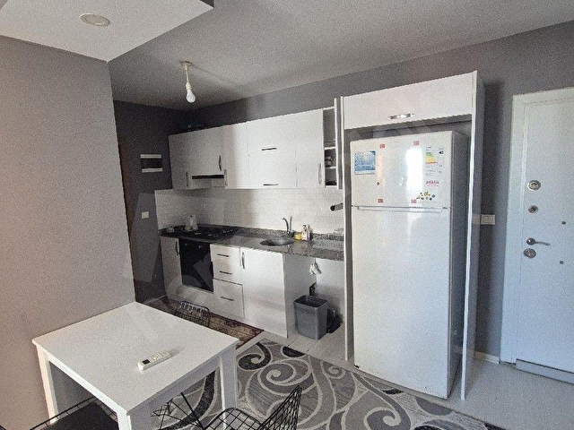 CADDE ÜZERİ 1+1 FULL EŞYALI MERKEZİ KONUMDA BALKONLU KİRALIK DAİRE - Görsel 2