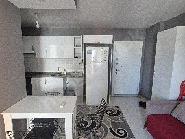 CADDE ÜZERİ 1+1 FULL EŞYALI MERKEZİ KONUMDA BALKONLU KİRALIK DAİRE - Görsel 3