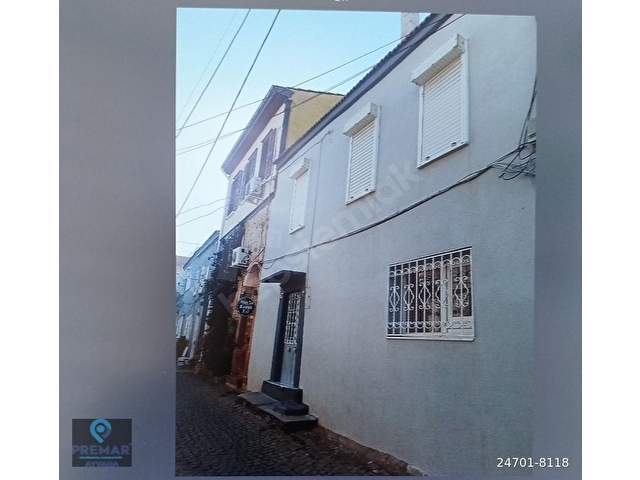 AYVALIK MERKEZDE KÖŞE KONUMLU AVLULU 2 KATLI 2+1 TAŞ RUM EVİ - Görsel 3