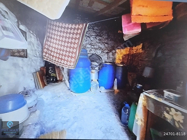 AYVALIK MERKEZDE KÖŞE KONUMLU AVLULU 2 KATLI 2+1 TAŞ RUM EVİ - Görsel 14