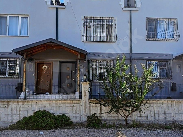 Satılık 5+1 Daire  Site İçinde Sıralı Müstakil Bahçeli - Görsel 2