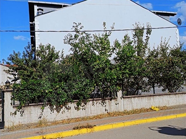 Satılık 5+1 Daire  Site İçinde Sıralı Müstakil Bahçeli - Görsel 3