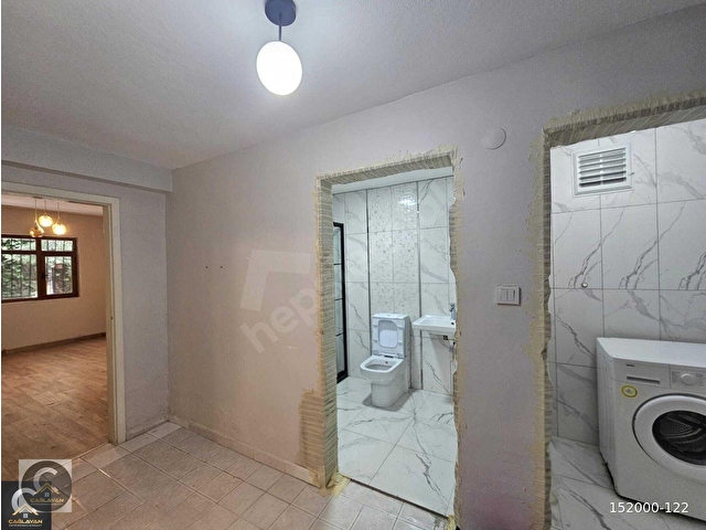 ÇAĞLAYANDAN BOŞŞ SOKULLUDA DÜZ GİRİŞ KREDİYE UYGUN BAKIMLI 3+1 DAİRE