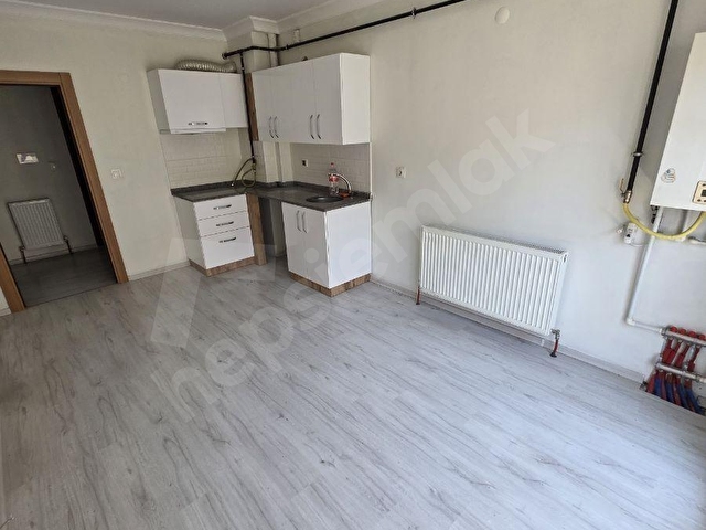 Kiralık 1+1 Daire. Üst Kat, Merkezi Konum. - Görsel 3