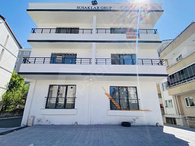 DENİZEVLERİ TRAMVAYA 25O M MESAFEDE SALON MUTFAK BERABER 2+1