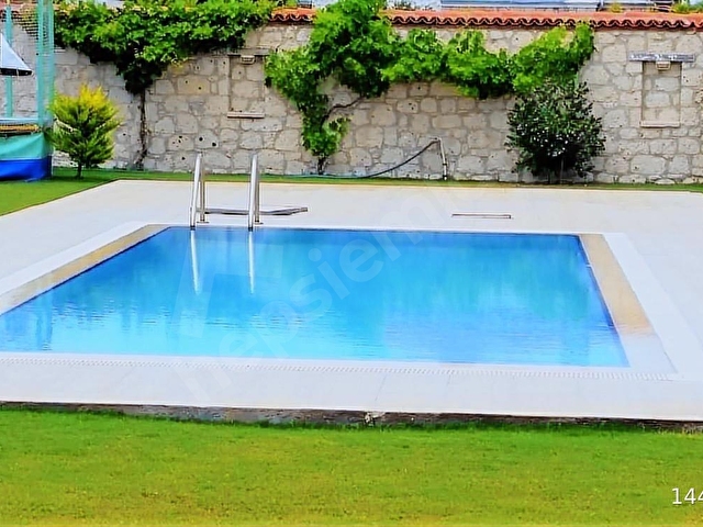Alaçatı Pazar Yolunda Nilberkden Site İçi 3+1 Kiralık Villa - Görsel 8