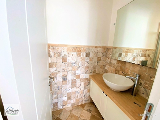 Alaçatı Pazar Yolunda Nilberkden Site İçi 3+1 Kiralık Villa - Görsel 22