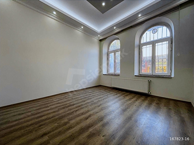 Beyoğlunda Yüksek Tavanlı Tarihi Binada 3+1 Satılık Daire - Görsel 6
