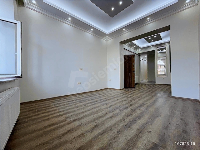 Beyoğlunda Yüksek Tavanlı Tarihi Binada 3+1 Satılık Daire - Görsel 8