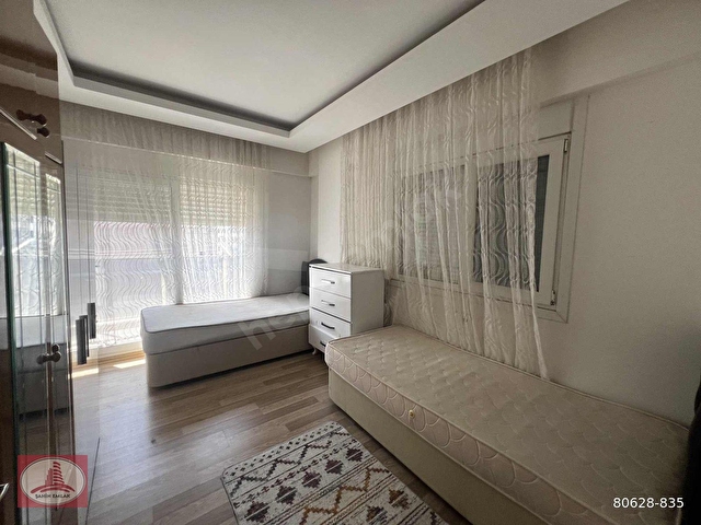Üniversiteye çok yakın merkezi yerde 1 + 1 eşyalı geniş daire - Görsel 15