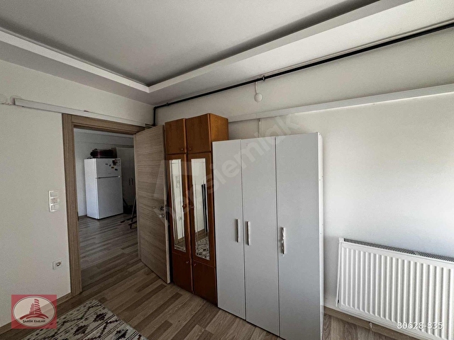 Üniversiteye çok yakın merkezi yerde 1 + 1 eşyalı geniş daire - Görsel 3