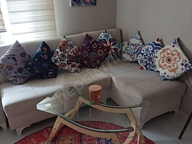 KADİKOY DE KIRALIK ESYALI DAIRE