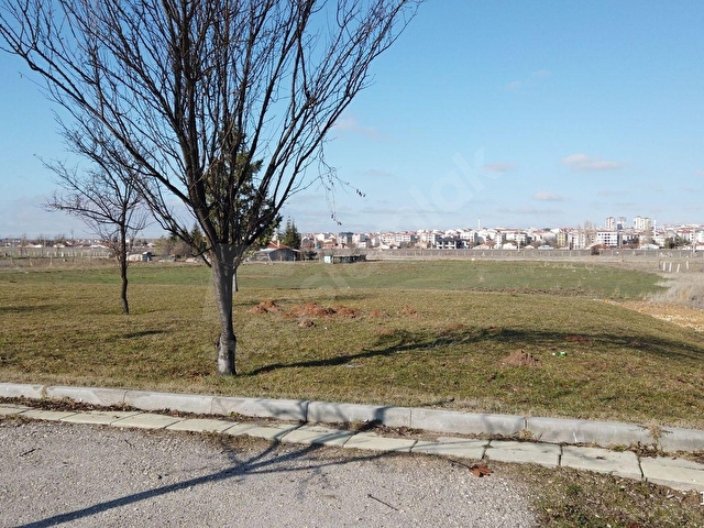 E GAYRİMENKULDEN SAZOVADA 560M2 MÜSTAKİL KÖŞE PARSEL