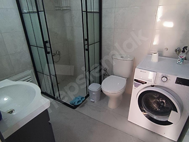 Eşyalı Kiralık 3+1 lüks daire denize sıfır Haziran için - Görsel 11
