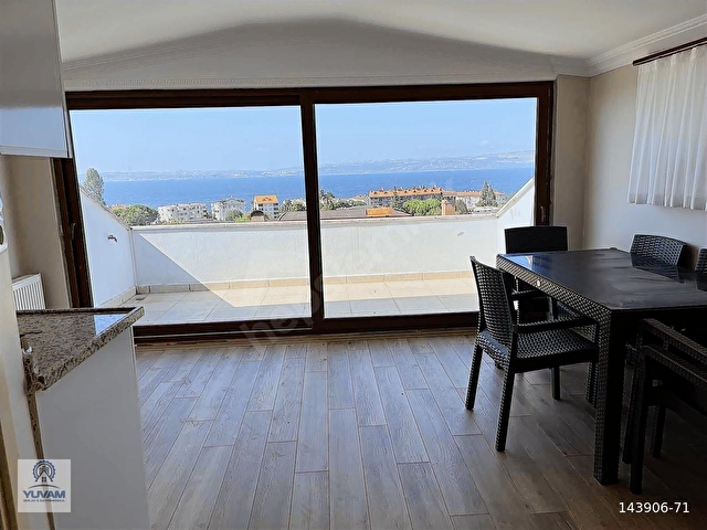 Karamürselde Deniz ve Köprü Manzaralı Müstakil Tripleks Villa - Görsel 14