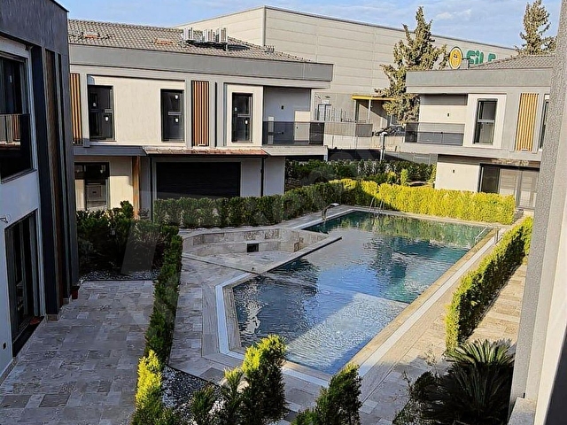 KUŞADASINDA SATILIK DENİZE ÇOK YAKIN HAVUZLU VİLLA - Görsel 9