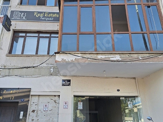 İSTİNYE PARK KARŞISI PAZARYERİ SAĞLIK OCAĞI YANI MITHATPASA CAD. 120M2 CADDE ÜSTÜ WC Lİ OFİS Lİ