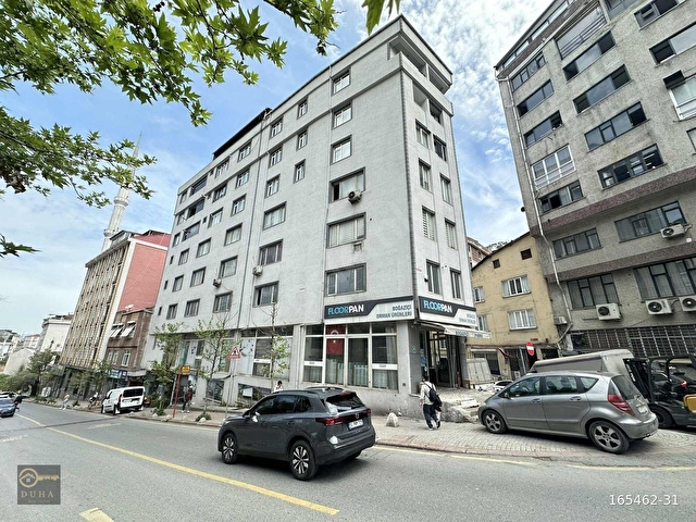 TAŞOCAĞI CADDESİNDE METRO METROBÜSE YAKIN SATILIK DAİRE