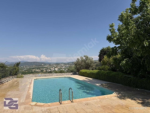URLA 1250 M² İÇERİSİNDE 5+1 HAVUZLU VE FULL DENİZ MANZARALI