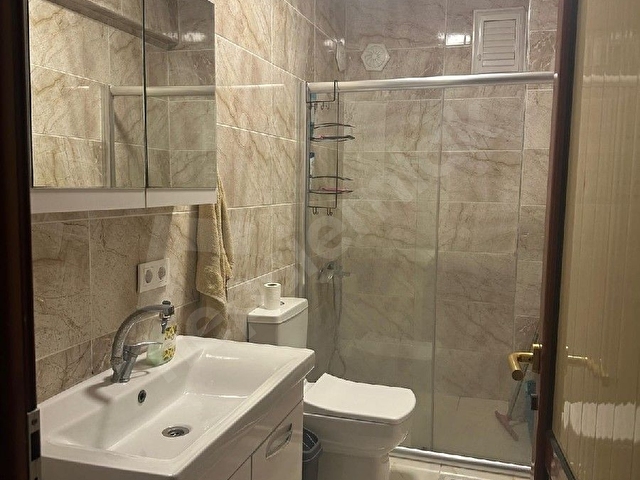 Kasımpaşada cadde üstünde 2.kat 1+1 full Eşyalı kombi ve klimalı daire. - Görsel 2
