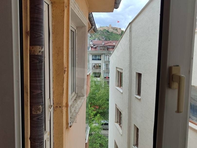 Merkezi Konumda Kiralık Geniş Daire - Görsel 7