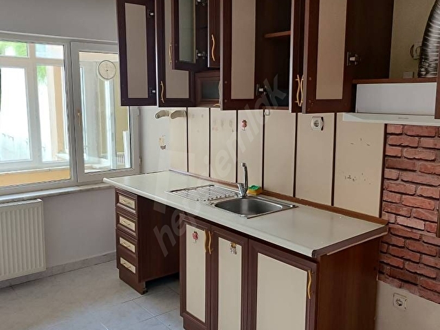 Merkezi Konumda Kiralık Geniş Daire - Görsel 10