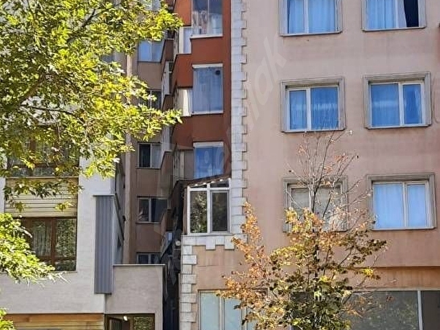 Merkezi Konumda Kiralık Geniş Daire