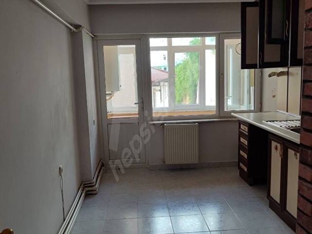 Merkezi Konumda Kiralık Geniş Daire - Görsel 11