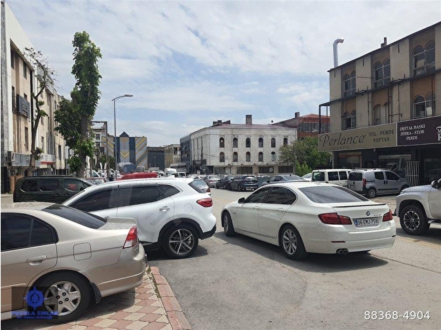 SİTELERDE ANA CADDEYE YAKIN İŞMERKEZİNDE 1+0 YAPILI 80 M²OFİS