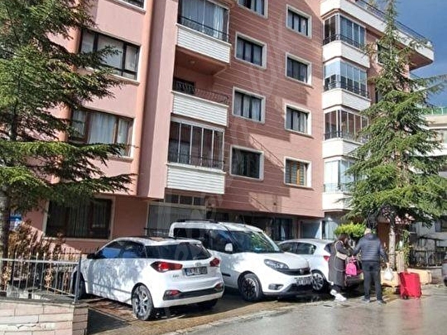 DİKMEN ÖVEÇLER 4.CADDEYE 50 METRE MESAFEDE  5+1 ASANSÖRLÜ MASRAFSIZ MANZARALI DUBLEKS.. - Görsel 2